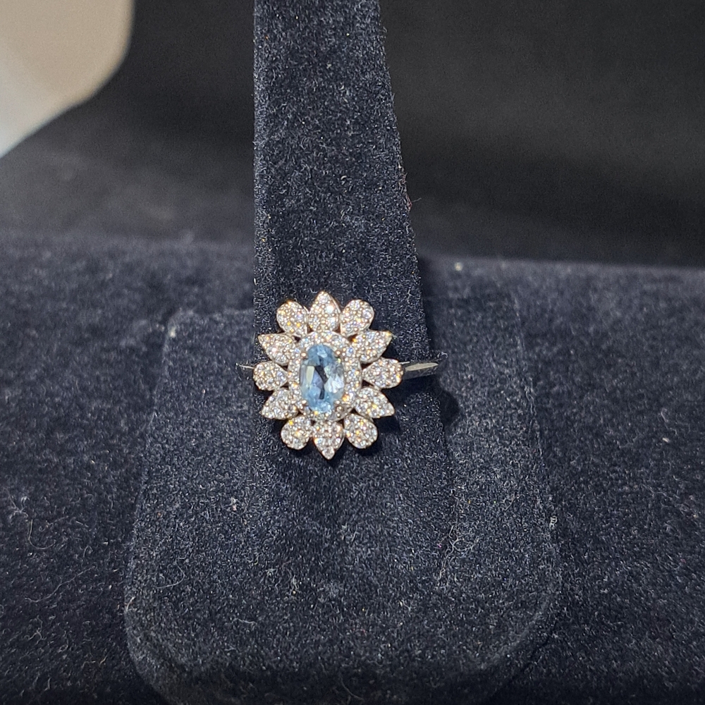 925 sterling silver 14kwgp Light blue topaz 8x6mm w white topaz accent NWT sz 8